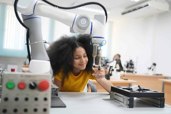 What Is the Potential of Mixed-Reality Technology in Real Estate Showcases?