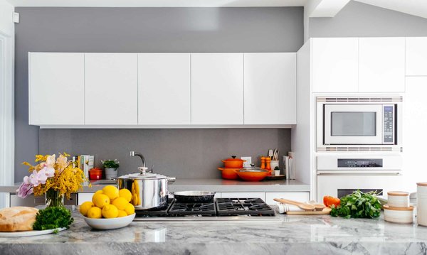 What Are the Best Materials for a Durable and Stylish Kitchen Backsplash?